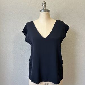 REBECCA TAYLOR S/S Silk Blend V-Neck Top in Black Lace Accent